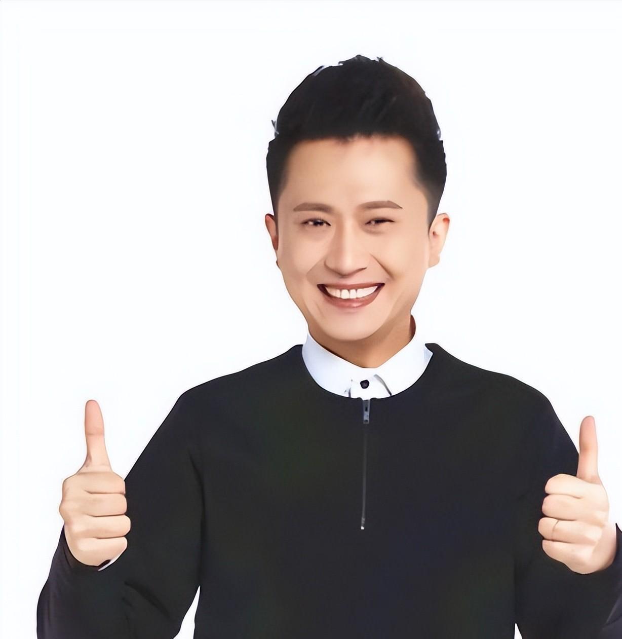 杨帆:央视主持人的新风采 杨帆在央视主持人"大洗牌"中脱颖而出,以