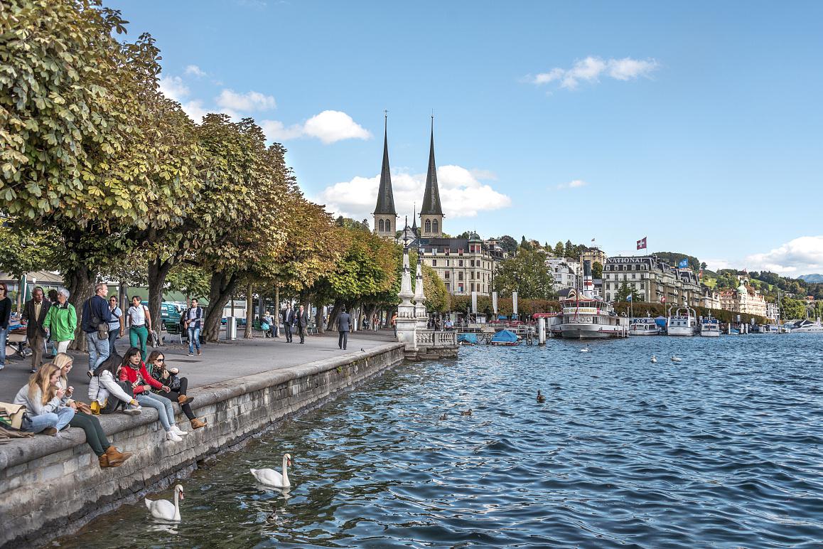 利兹旅游攻略 利兹是英国约克郡的一个城市,位于北约克郡的南部.