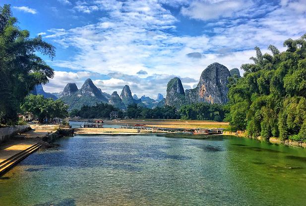 桂林漓江,中国山水甲天下 桂林漓江风景区是世界上最大,最迷人的旅游