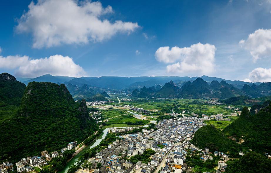 中国蜂糖李之乡——六马镇 六马镇坐落在贵州省安顺市镇宁布依族苗族