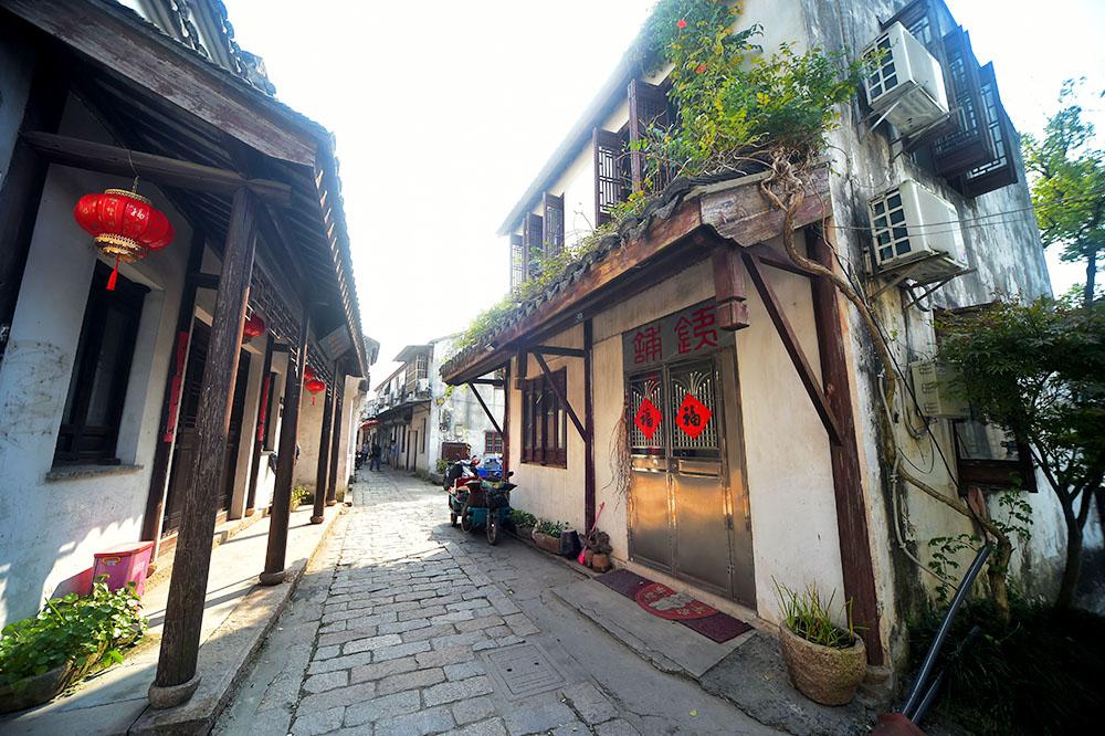 正仪老街,一座江南水镇风光 正仪老街位于苏州昆山巴城正仪街道中心