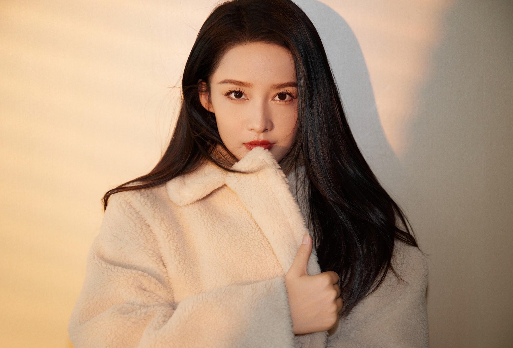 《七夜雪》:首发剧照 由曾舜晞和李沁主演的《七夜雪》近期发布了首版