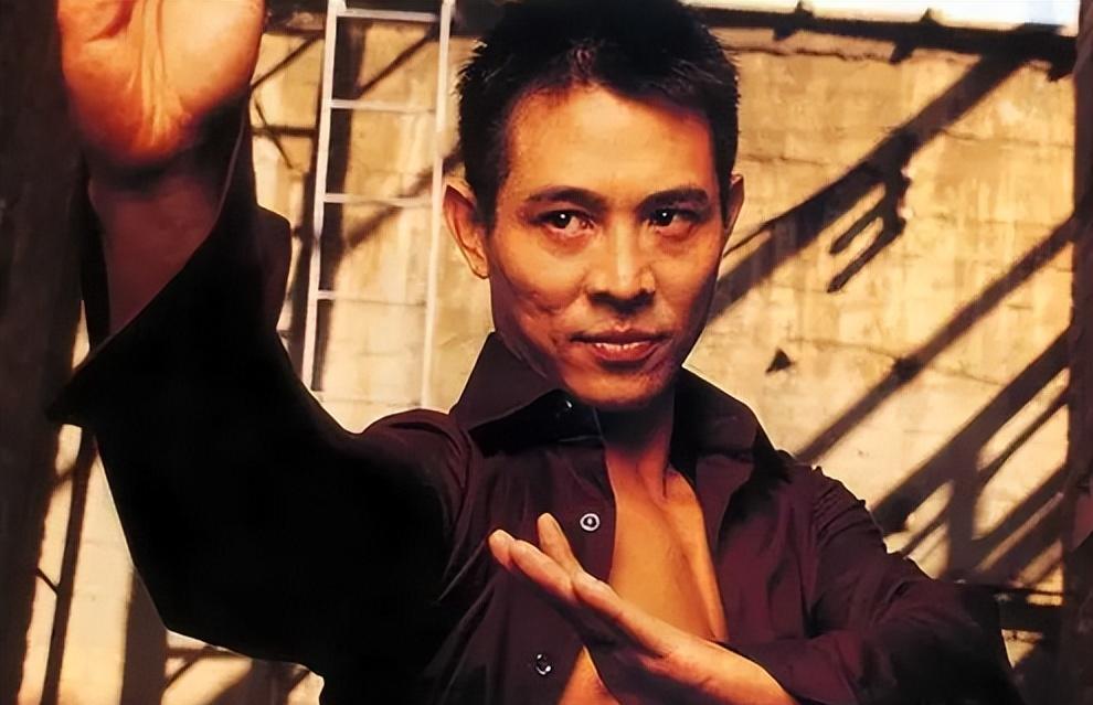 李连杰:一切从简 备受国际推崇的武术大师李连杰近年来健康状况令人