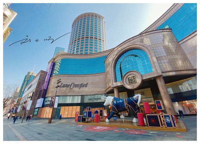 大上海时代广场连卡佛商场的独特之处 在上海淮海中路这片商业热土上