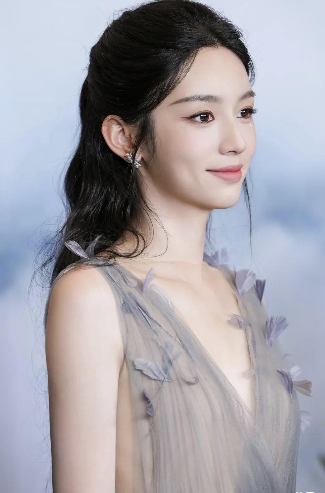 周也19-25岁颜值变化,6部作品强势刷屏 周也在于正剧中扛住了镜头和