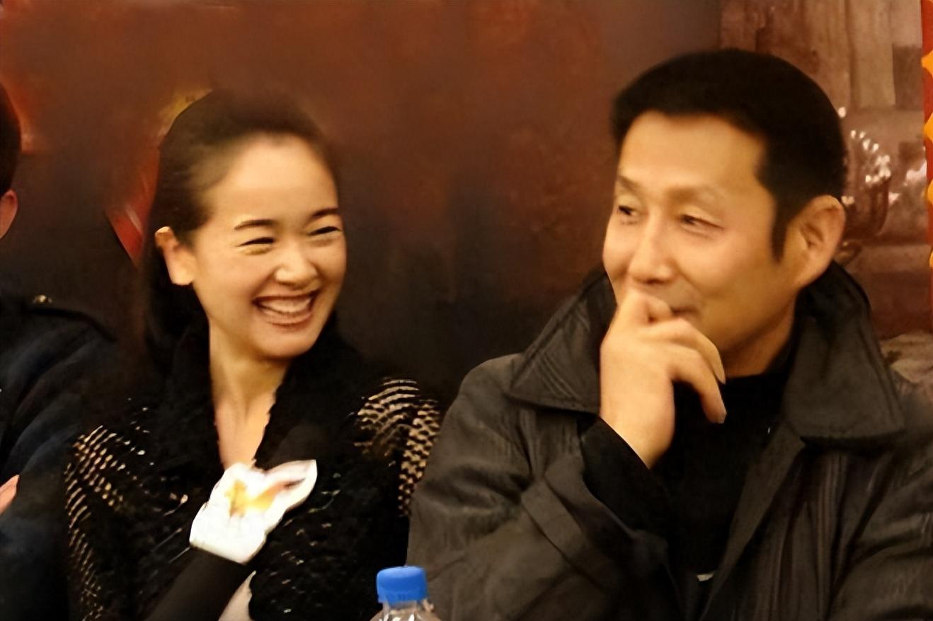 陈道明和杜宪的婚姻故事 陈道明和杜宪的婚姻是坚如磐石的,他们相互