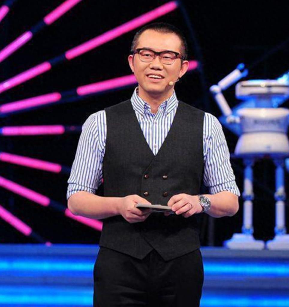 涂磊:从网红到"神隐" 涂磊,曾经的情感专家,主持《爱情保卫战》时一度