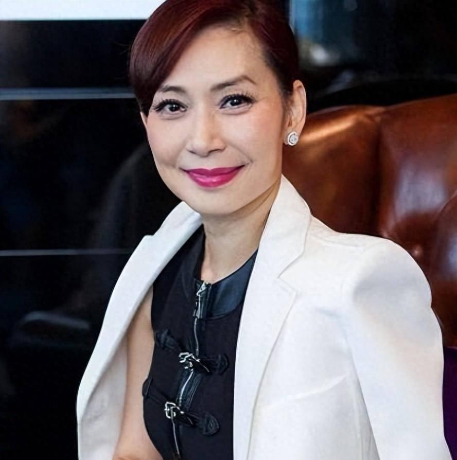 香港娱乐圈10位年逾60仍未婚的女星 香港娱乐圈中的单身明星,有人选择