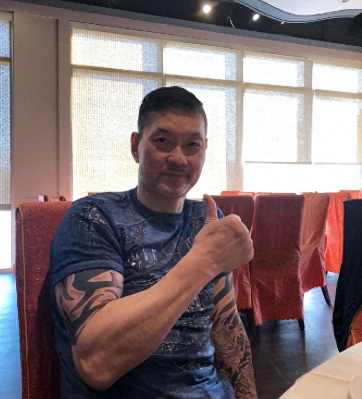 周比利:健康永驻的代言人 周比利的自律和坚持脱颖而出,他不仅仅是