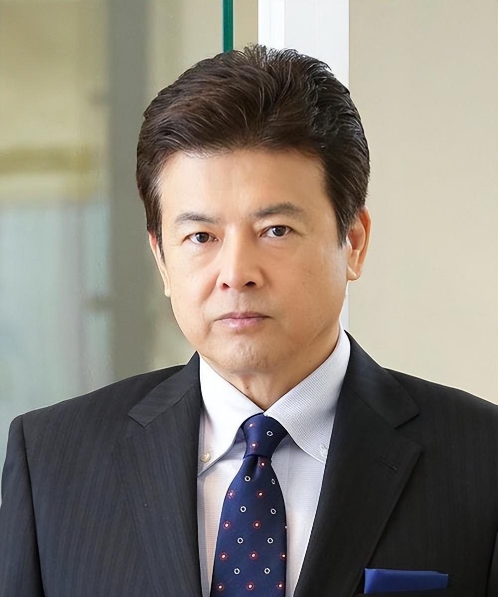 71岁三浦友和:男神不老传奇 三浦友和,日本著名影视演员,拥有俊朗的