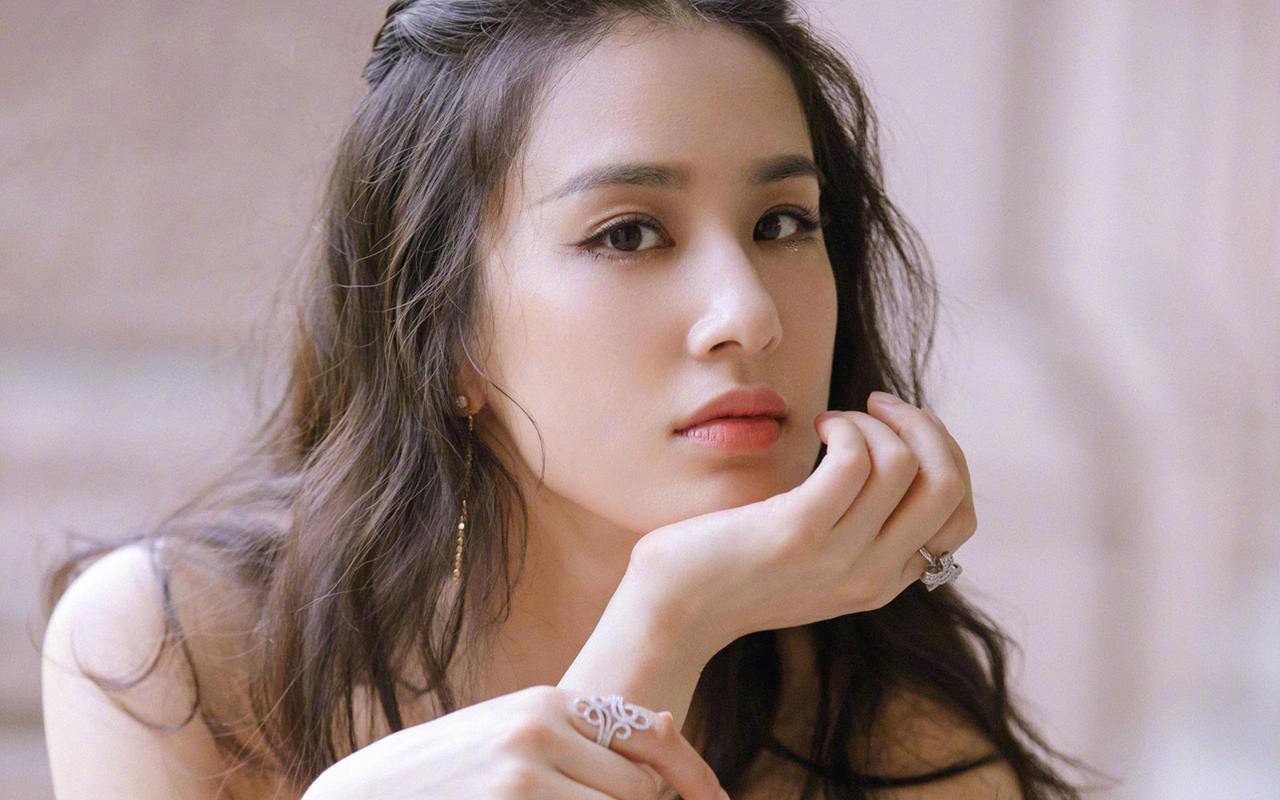 打造猫系女孩的关键 猫系长相指的是那些有着独特的,柔美而神秘的面容