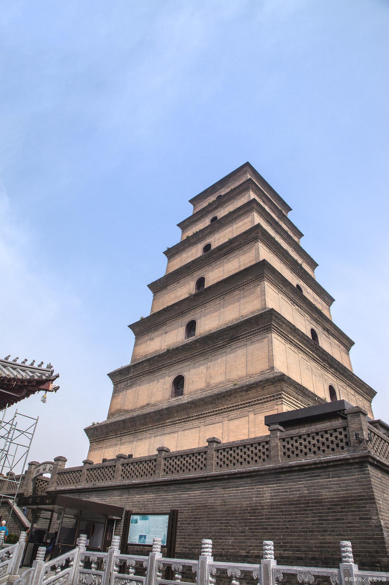 大雁塔的魅力 大雁塔,一座承载着千年历史与文化的古建筑,无论是在