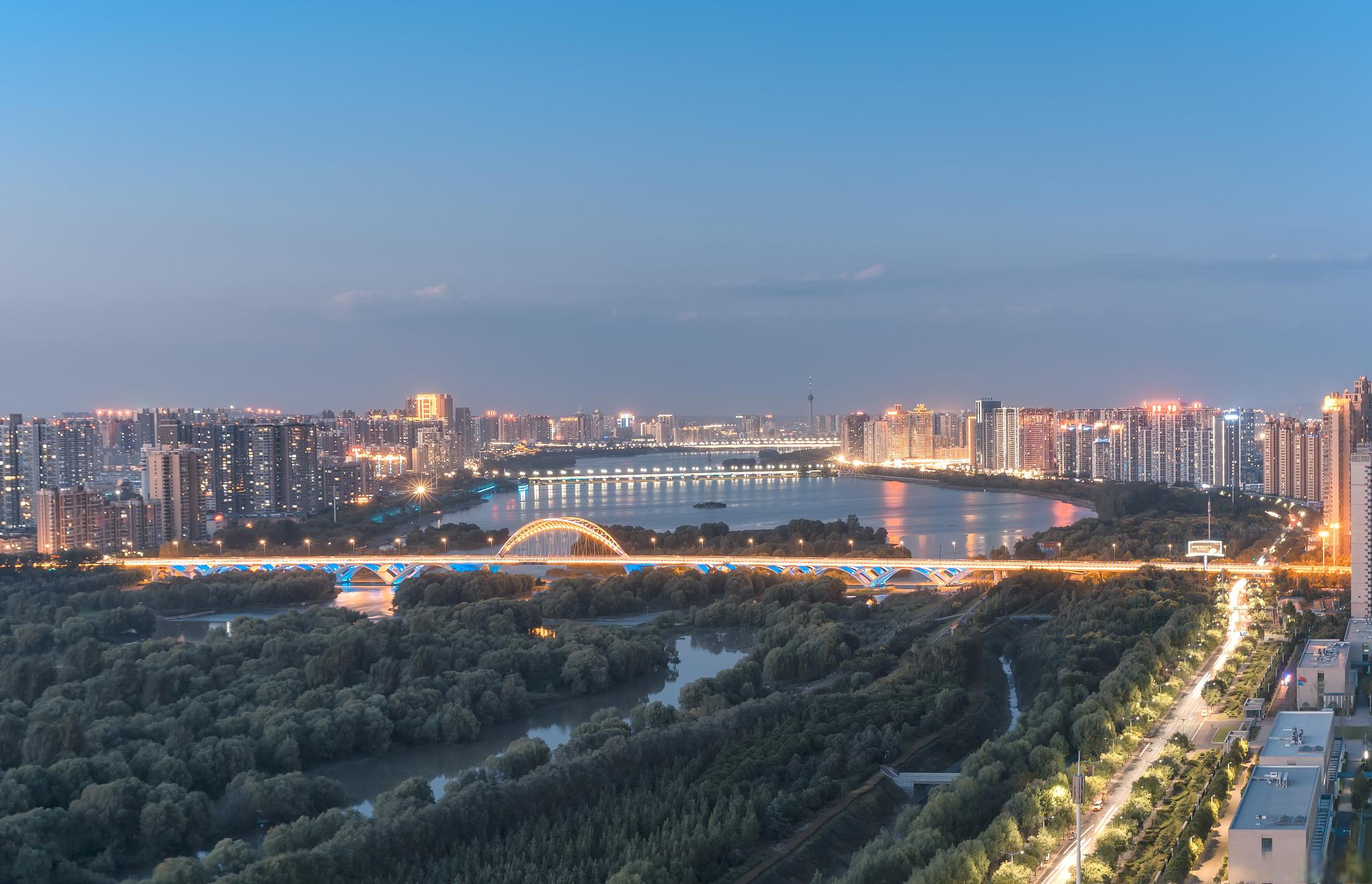 陕西西安莲湖区好在哪里 莲湖区是陕西省西安市的一个市区,位于西安市