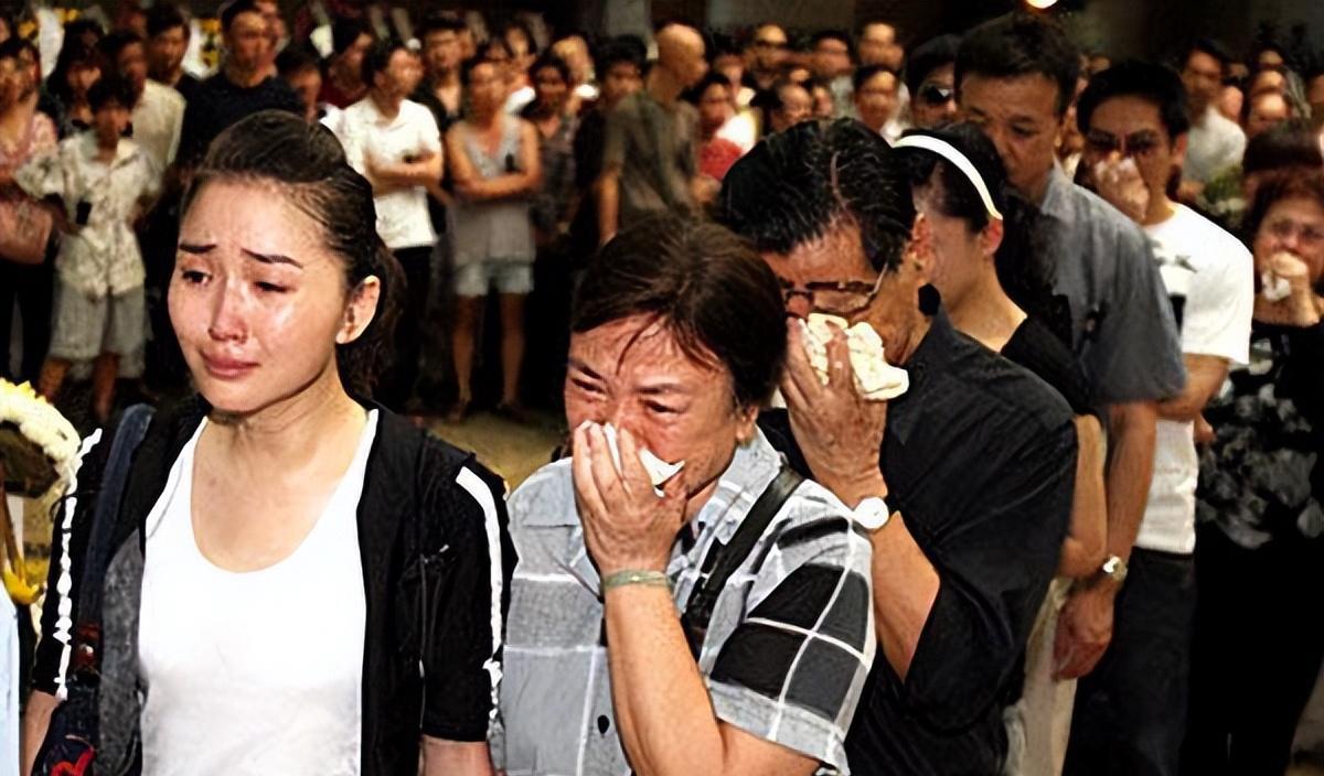 老照片:2006年,郭昶葬礼现场 2006年6月14日,扮演康祈宗的郭昶因患有