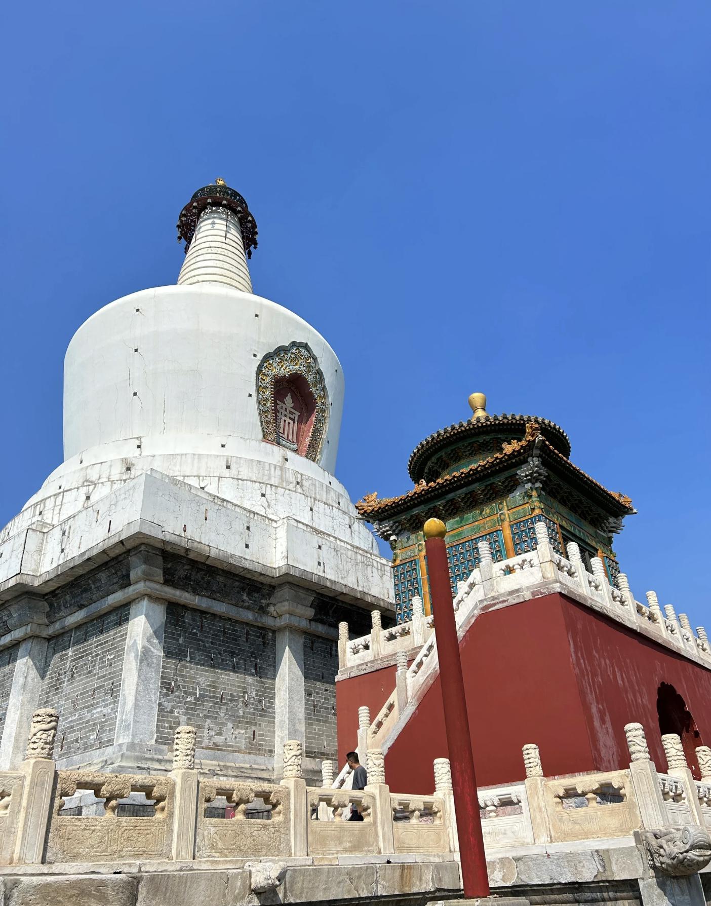 北京北海公园保姆攻略 北海公园是北京市内最大的皇家园林,也是中国最
