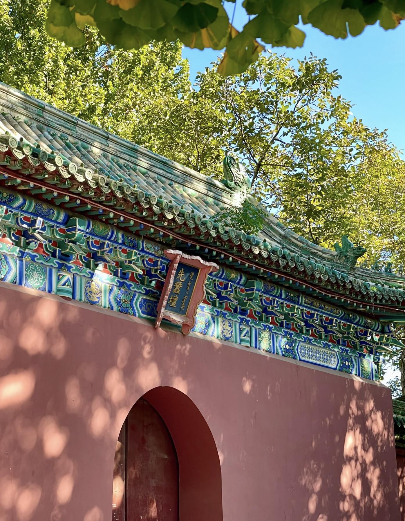 北京北海公园保姆攻略 北海公园是北京市内最大的皇家园林,也是中国最