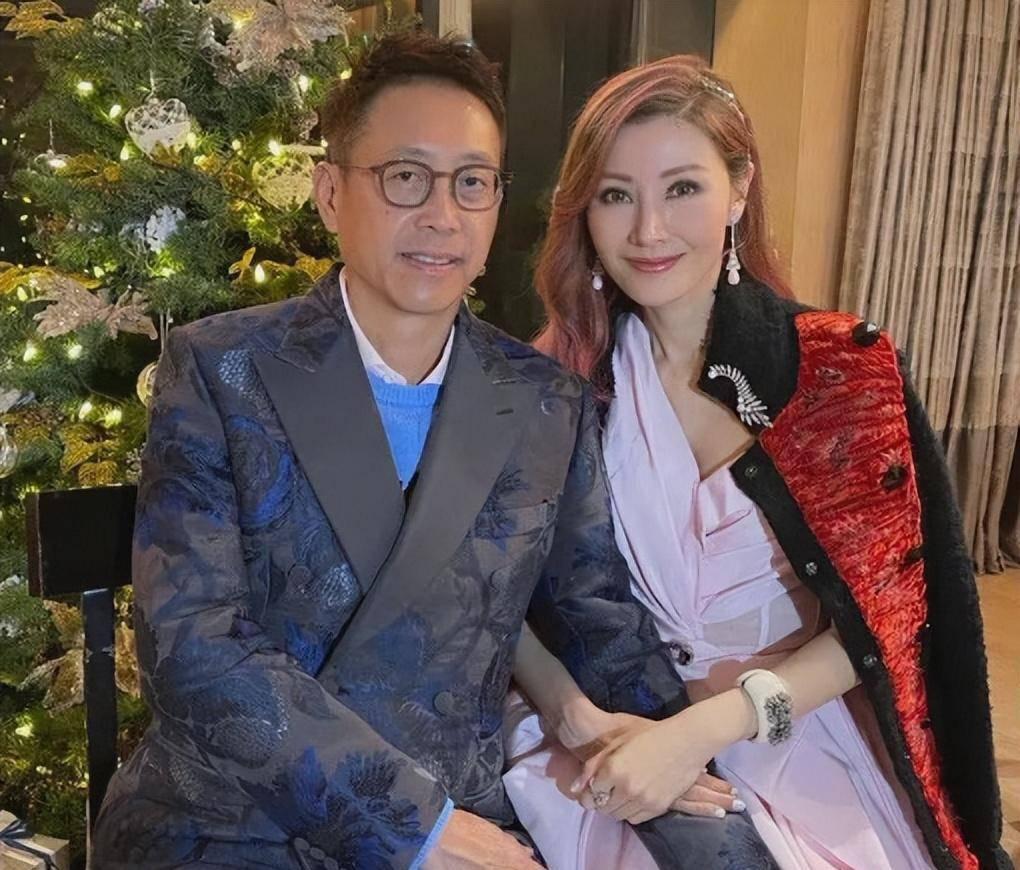 李嘉欣许晋亨牵手15年幸福如初 李嘉欣和许晋亨牵手走过了整整15个