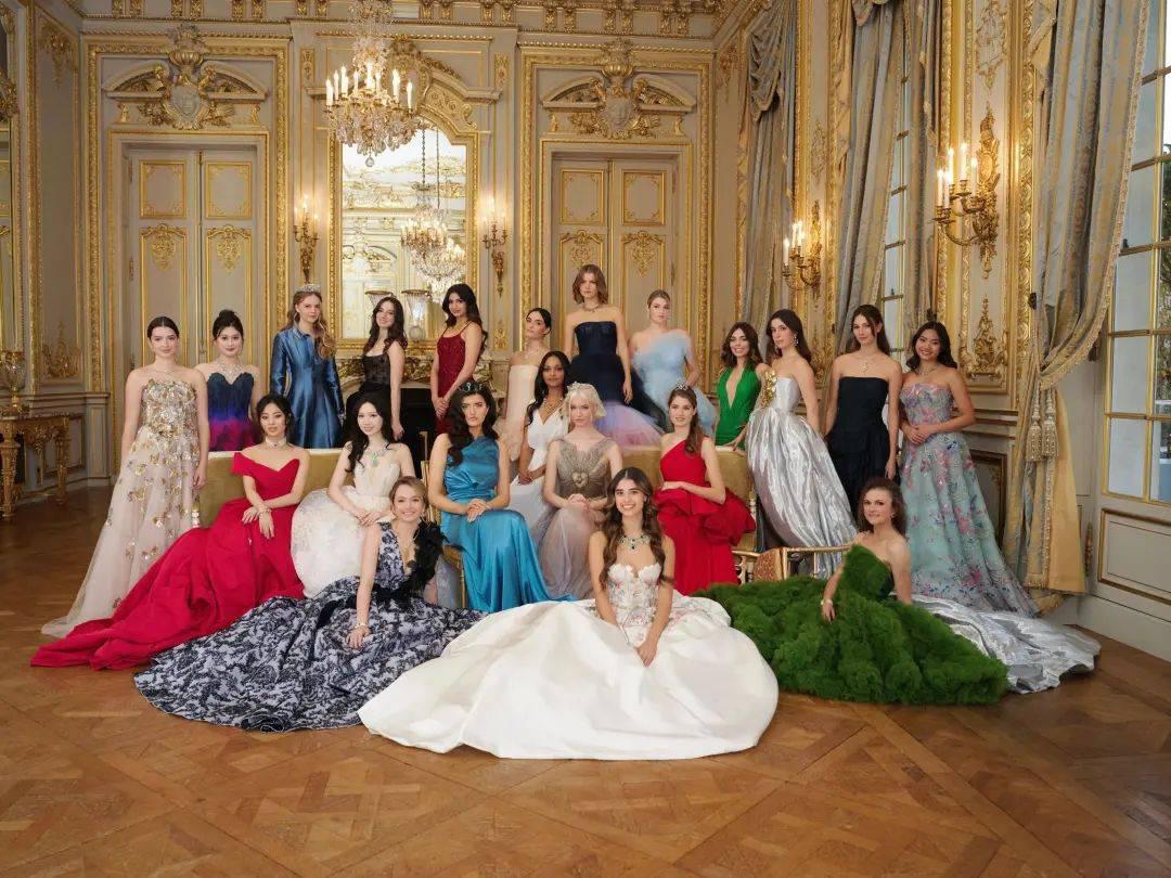 巴黎舞会:名利交织的新时代 巴黎舞会源自18世纪的英国宫廷成人礼