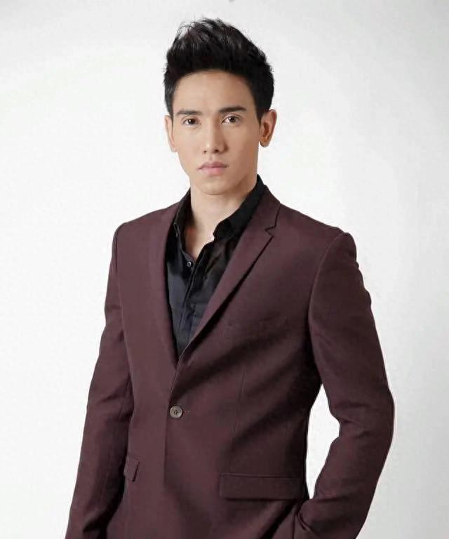 《赤焰沙》:情节,角色和主题的深度探讨 《赤焰沙》是一部泰国电视剧