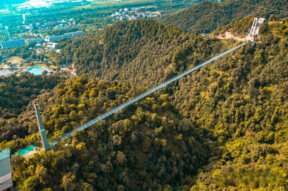 安全隐患大,不建议前往 近日,$属于广东人的日照金山$的话题突然登上