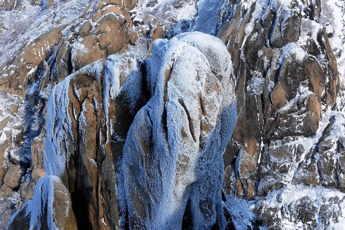 冬日藏山,冰雪奇观——探寻别样的自然韵味 当寒风萧瑟,霜雪漫天,冬天