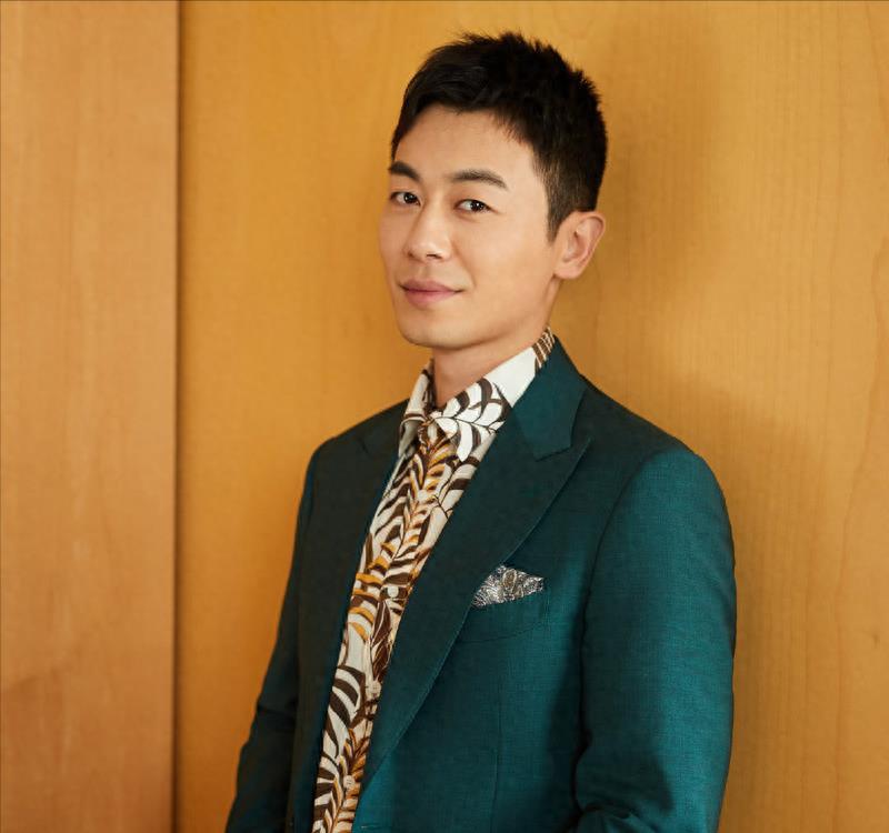 朱亚文:从失败中崛起 朱亚文的事业之路虽然曾经遭遇了波折和挫折,但