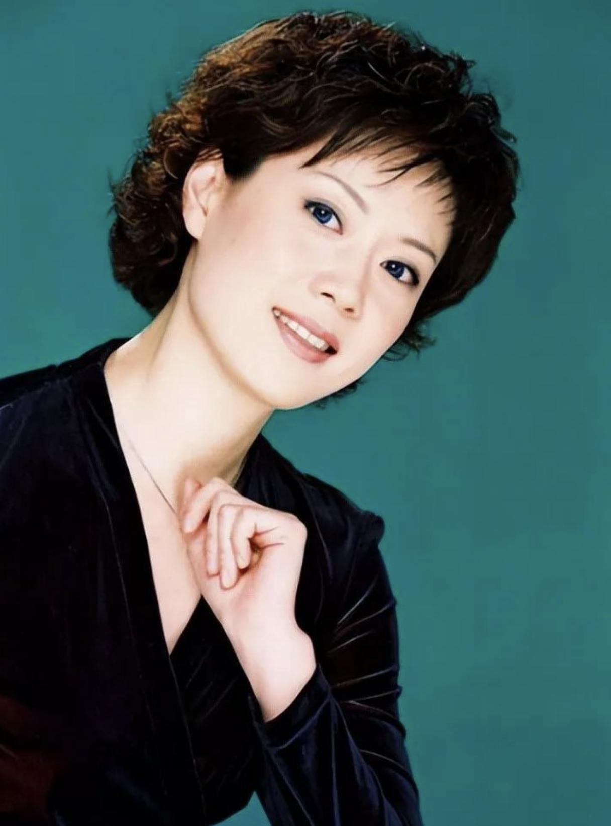 主持人李文静:我这辈子最坚持的决心 李文静从小就享受着父母的精良