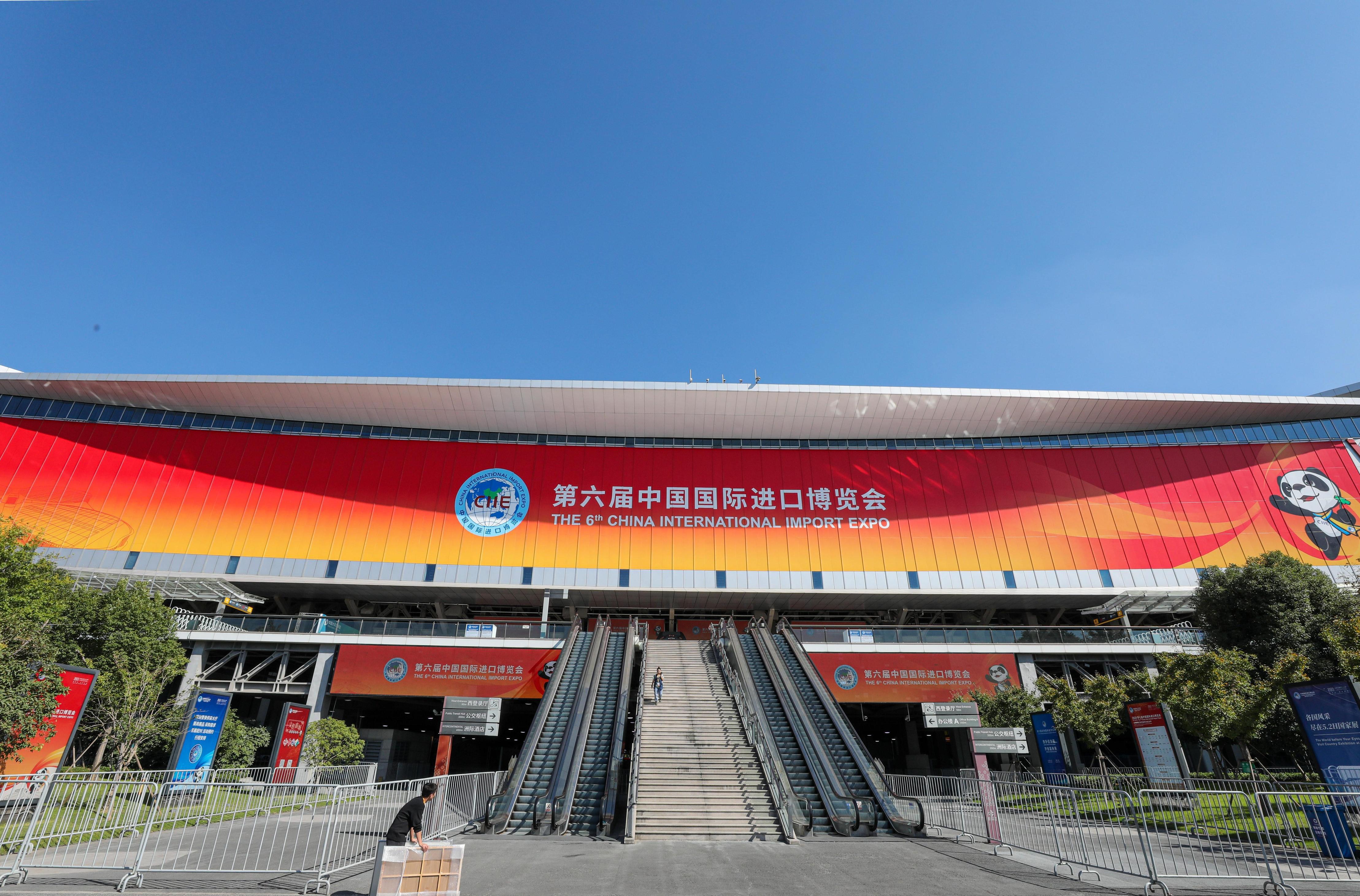 进博会:全球共赴东方之约 进博会是中国对外开放的重要标志,也是推动