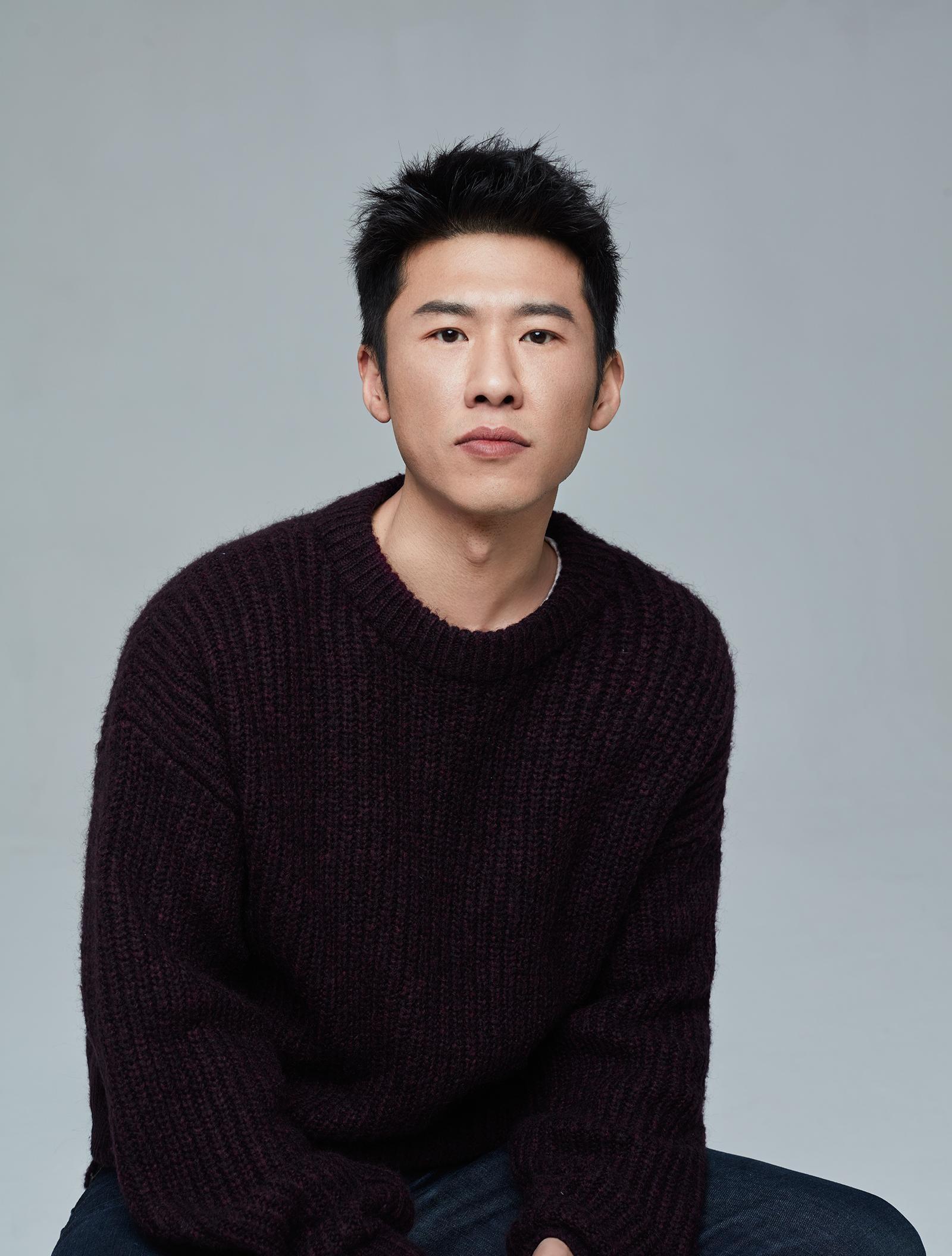 王骁:40岁成名,娶平凡妻子育一女 王骁,一位备受认可的实力派演员,他