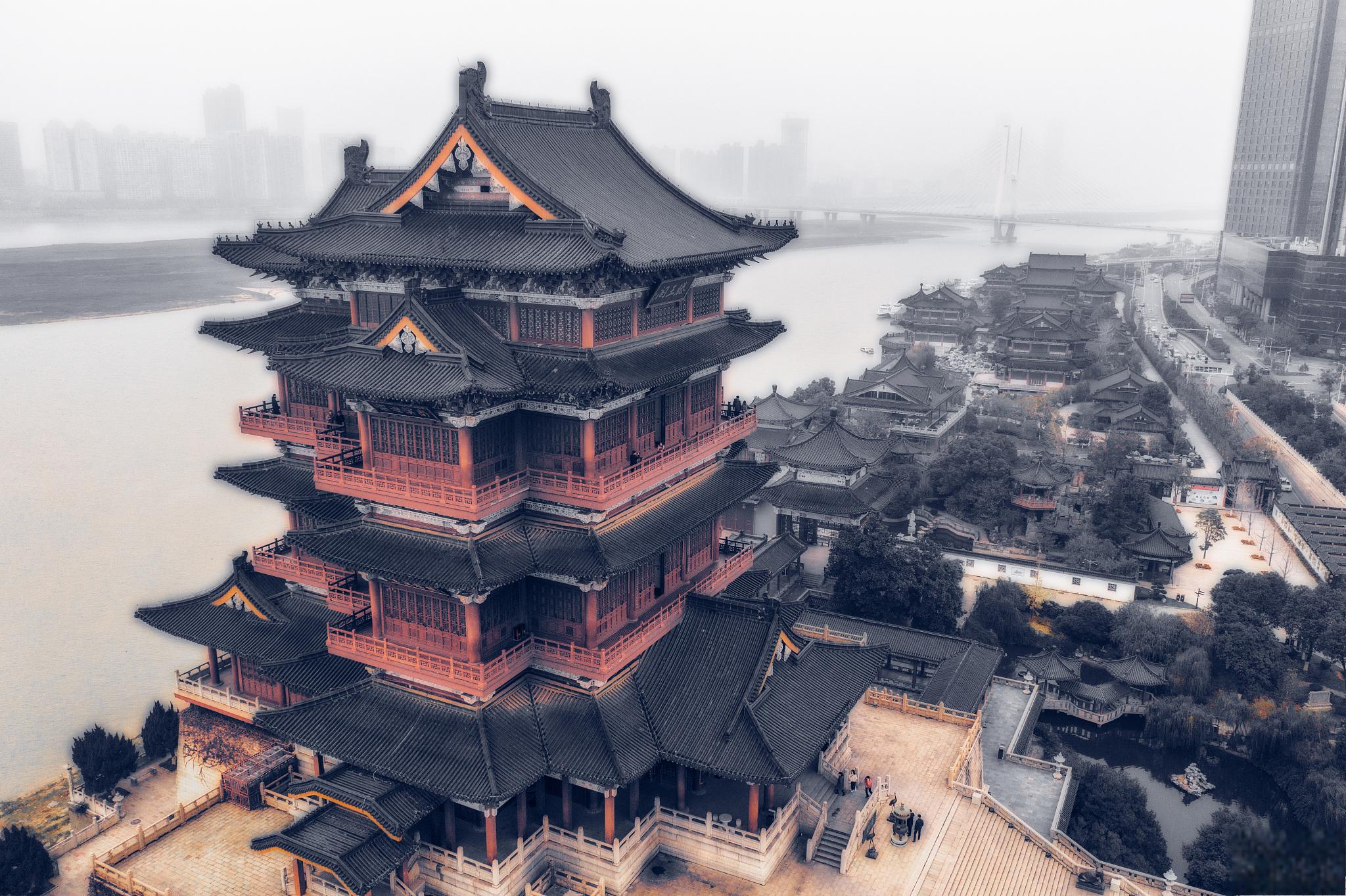 坐落在江西省南昌市的滕王阁,是中国古代建筑的瑰宝,也是江南文化的