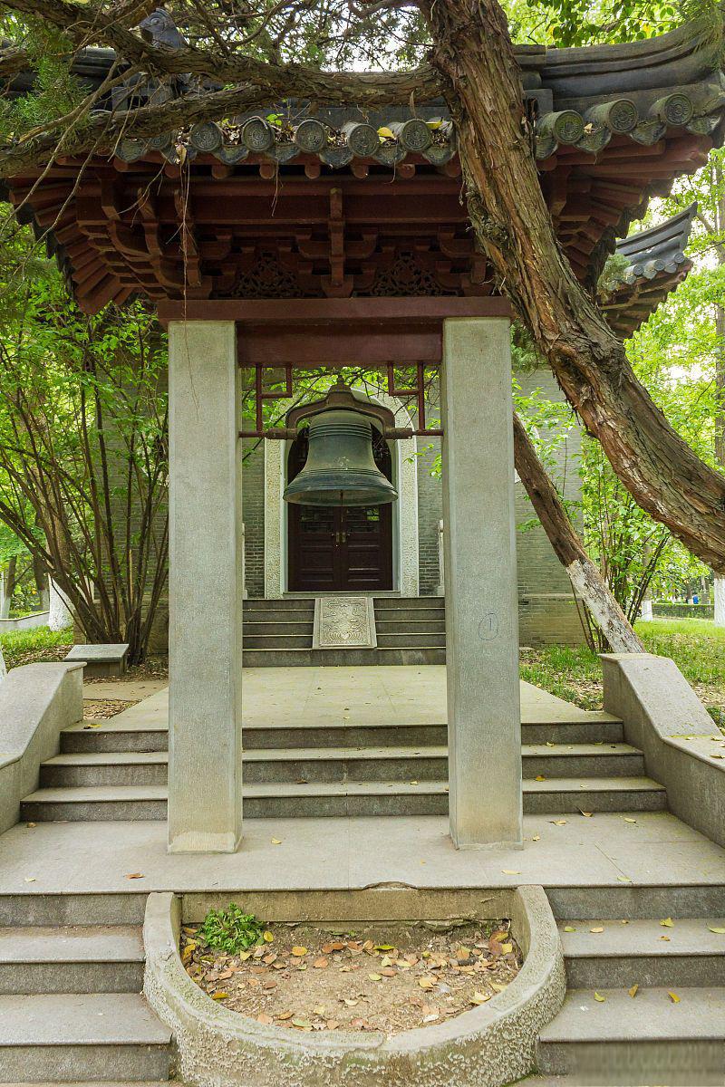 岳麓书院攻略 岳麓书院,位于湖南省长沙市岳麓区,是中国历史上著名的