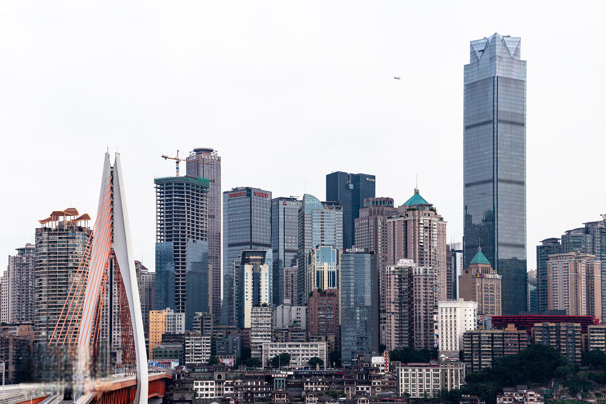 解放碑,重庆的城市名片 解放碑可是重庆的标志性建筑之一,就坐落在