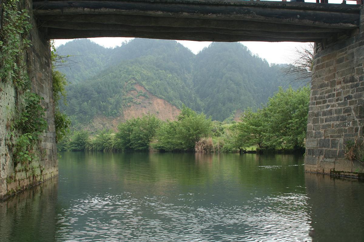 楠溪江风景区旅游攻略 楠溪江风景区,位于我国浙江省温州市永嘉县境内