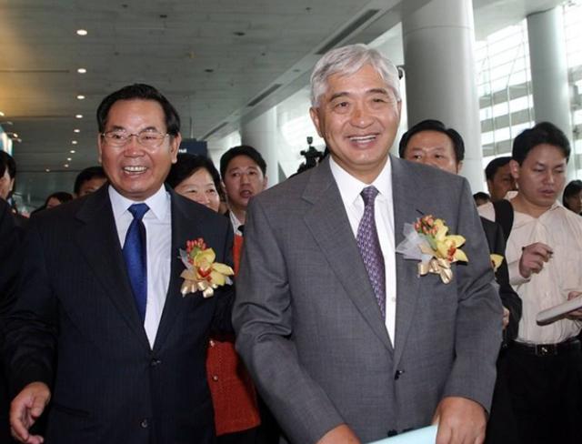 荣智健:商业巨擘的辉煌与沉寂 荣智健,生于上海荣氏家族,从小集万千