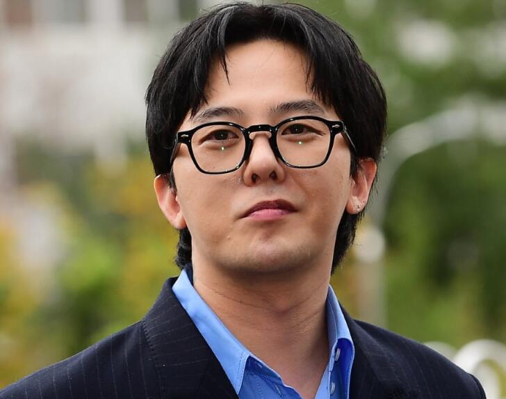 权志龙被指为逃避药检剃光头?