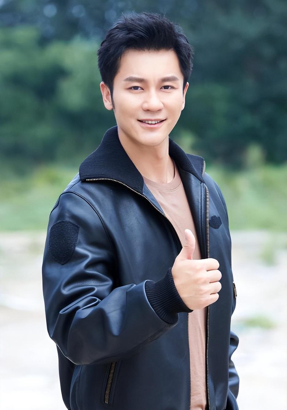 建议李晨可以考虑适度减少综艺节目的参与,专注于影视作品的创作,以期