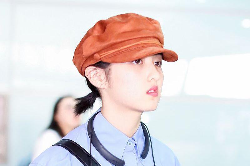 华谊兄弟签约艺人张子枫 张子枫,华谊兄弟签约艺人,是中国内地影视圈