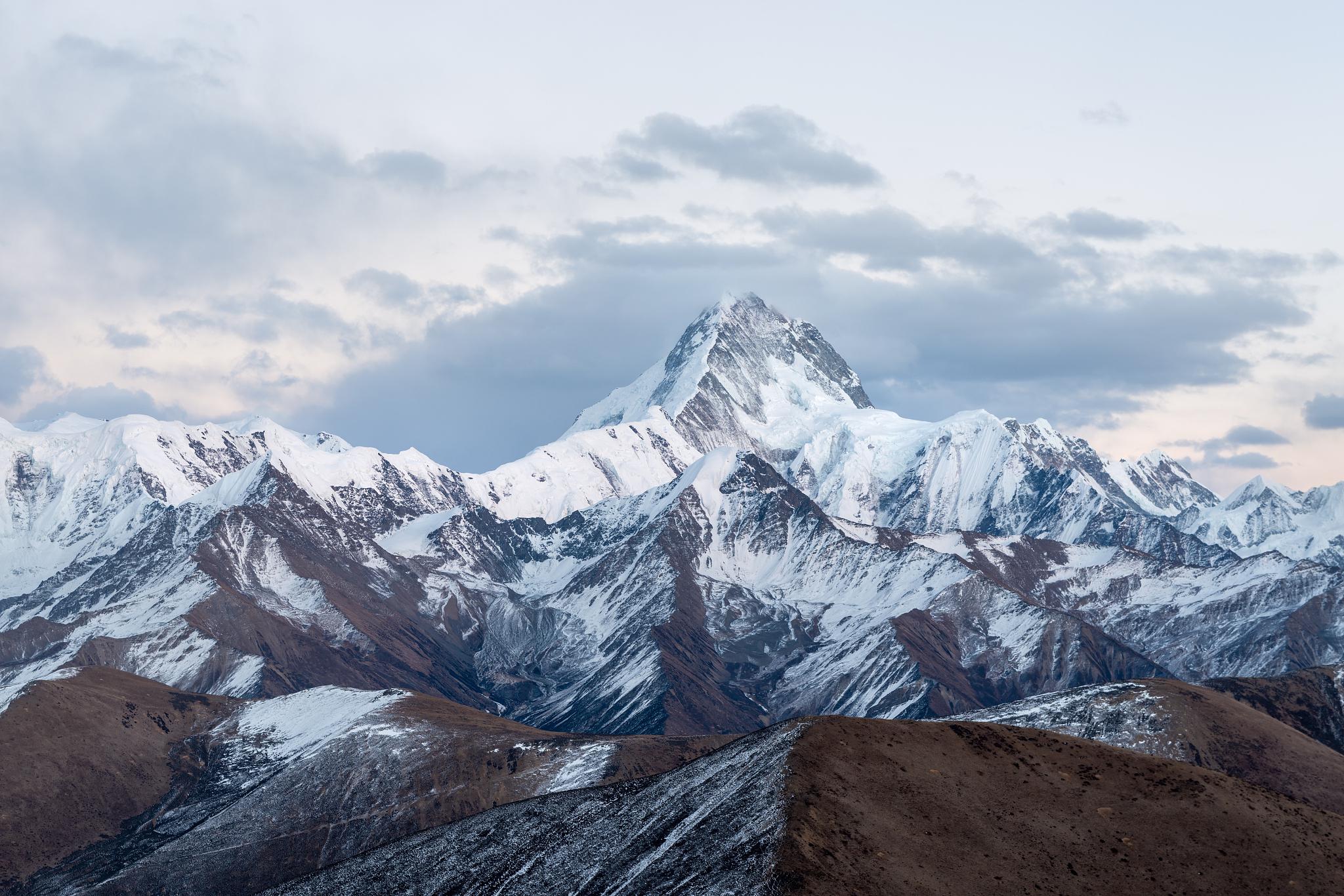 贡嘎雪山高清壁纸图片