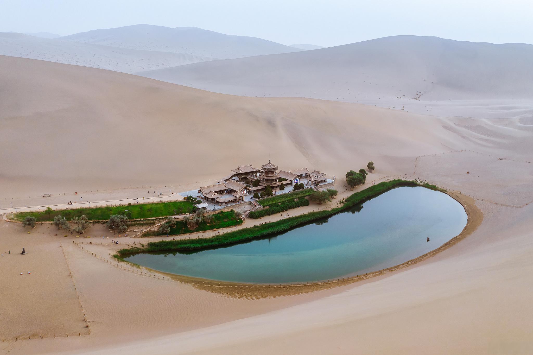 对于我们家庭而言,我选择了带孩子们去敦煌河西走廊之旅.