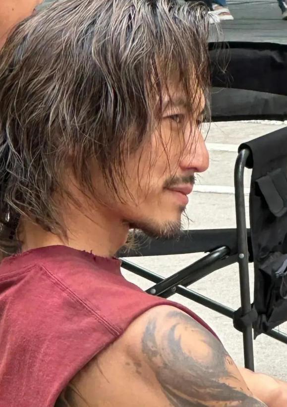 王菲与梁朝伟合影,谢霆锋忙着拍戏 王菲与梁朝伟合影,谢霆锋忙着拍戏