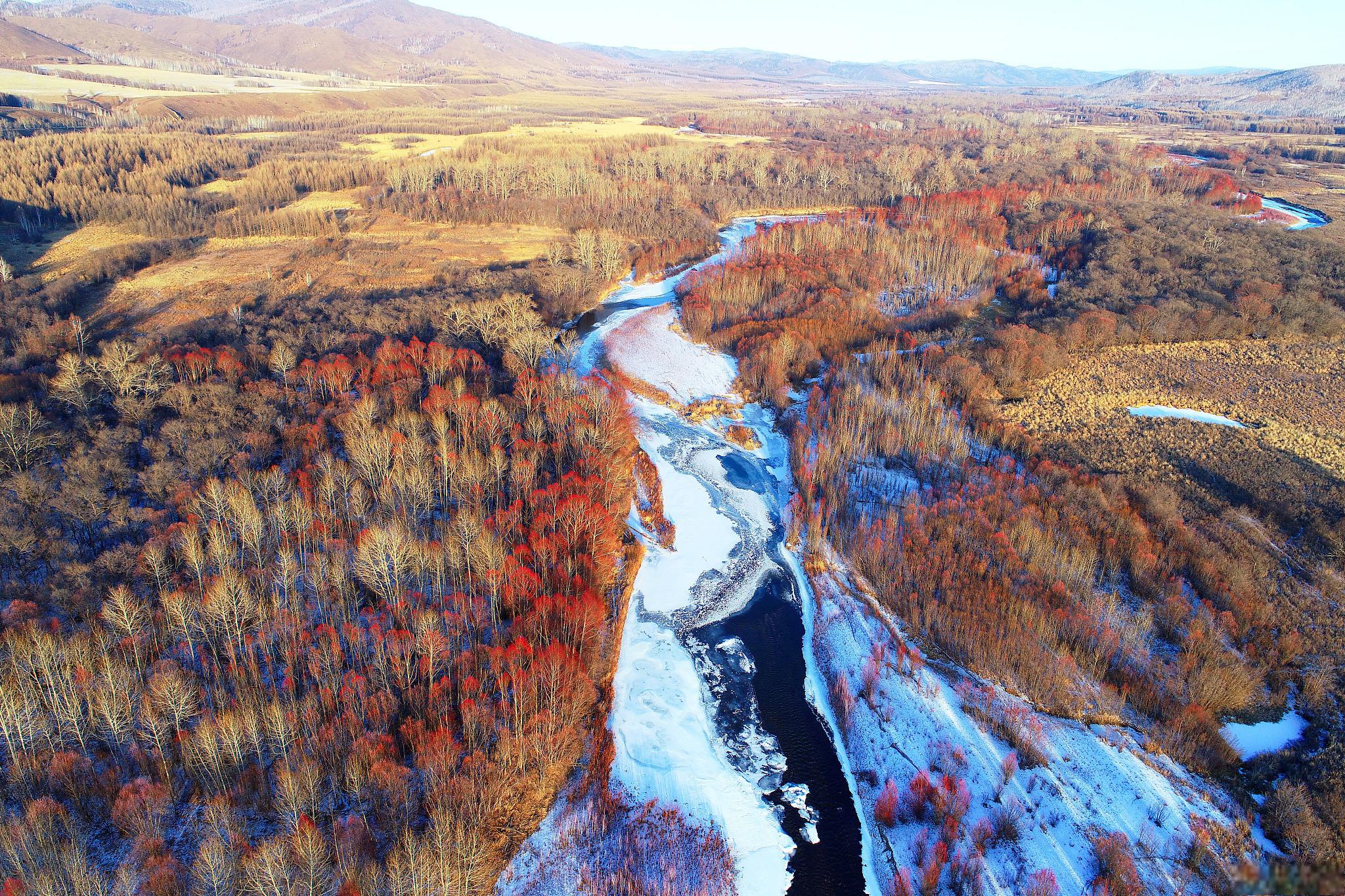 阿尔山大峡谷,值得一游 阿尔山大峡谷是一个令人向往的旅游胜地,位于