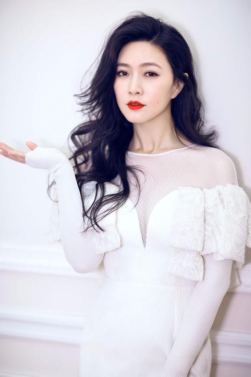 亿万富豪徐明:女星妻子田海蓉的坚强重生之路 田海蓉是一位充满坚韧和