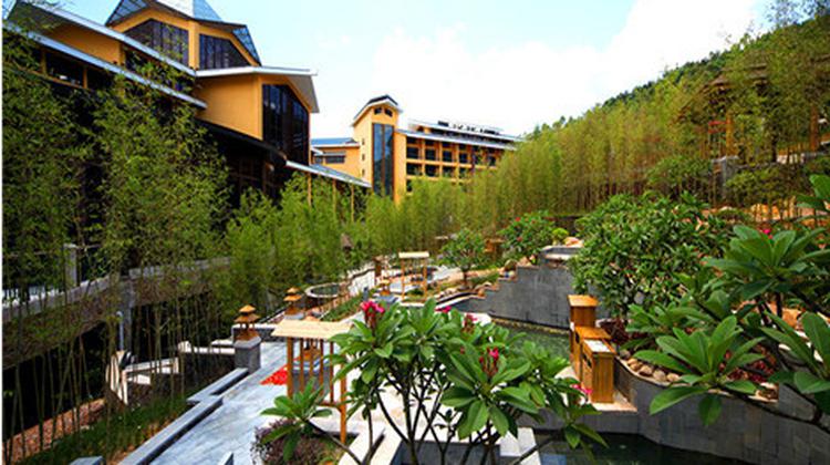 龙门温泉,位于广东省惠州市龙门县,是一个拥有千年历史的温泉度假胜地