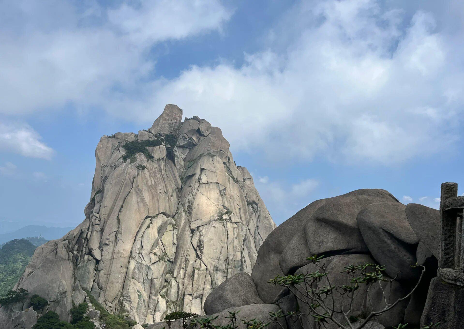 天柱山旅游攻略 天柱山位于安徽省安庆市潜山县,是国家级风景名胜区