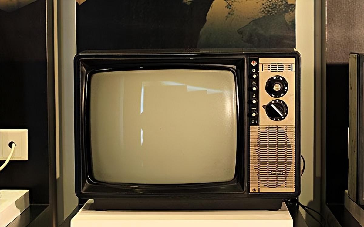 彩色电视时代的变革 彩色电视机的出现为电视业带来了一场革命,然而