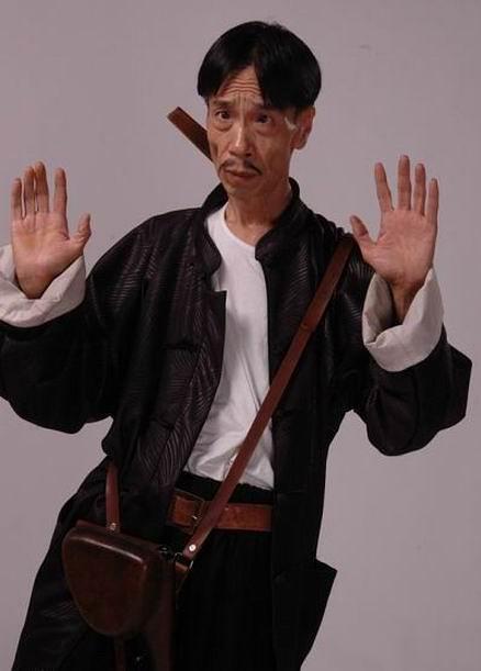 颜冠英解锁贾贵双面人生 颜冠英老师在《地下交通站》中饰演的贾贵,以