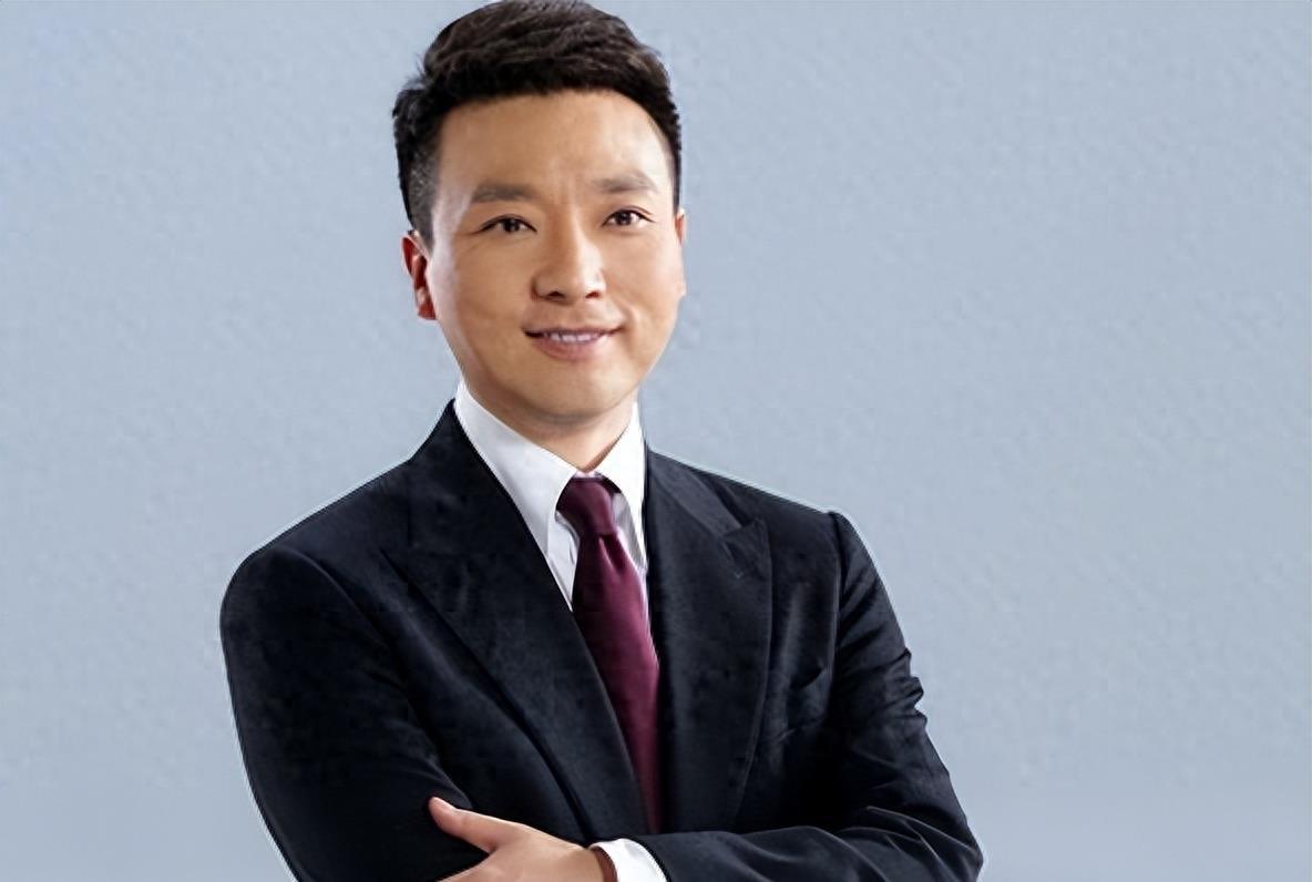 央视主持人康辉的丁克家庭 康辉,备受瞩目的央视主持人,与妻子都是