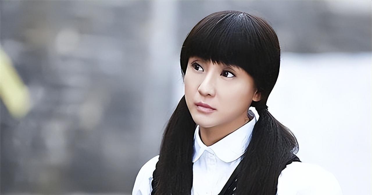 孔琳:爱情的背叛和伤痛 孔琳,54岁未婚,出生于杭州的艺术世家,早年