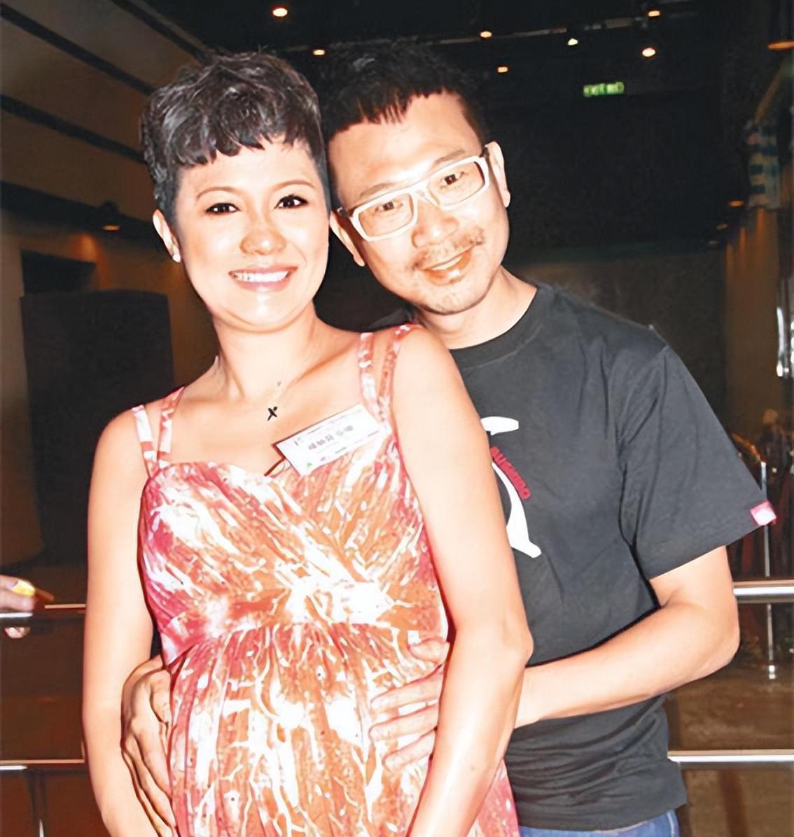 陈国邦和罗敏庄一家回港被偶遇 陈国邦和罗敏庄一家回港被偶遇,一家三