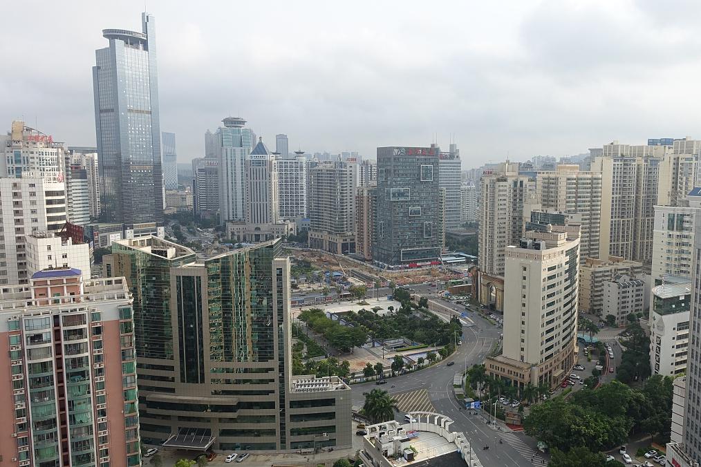 桂林城市中心:繁华与自然的完美融合 桂林,这座位于中国南部的美丽